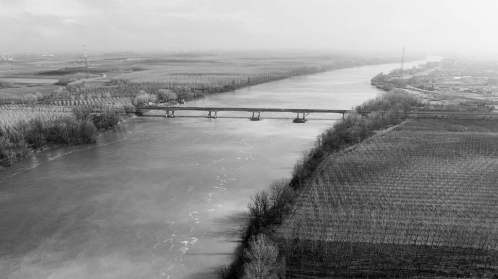 Foto sul fiume Po in provincia di Reggio Emilia con il drone dji Mavic 3 pro fatta da Francesco Guietti